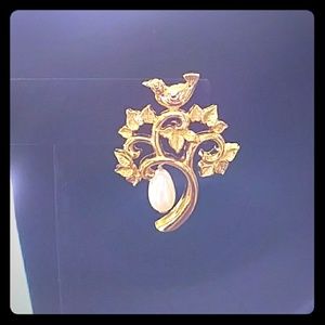 Avon First Day of Christmas Pin